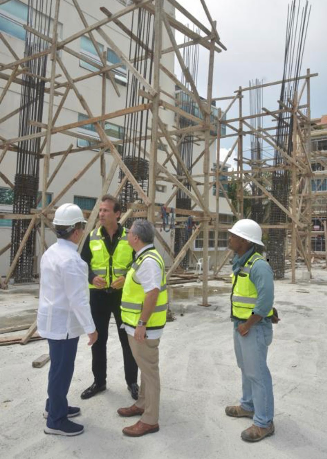 Empresario Nicolas Delrieu visita edificio IGlobal